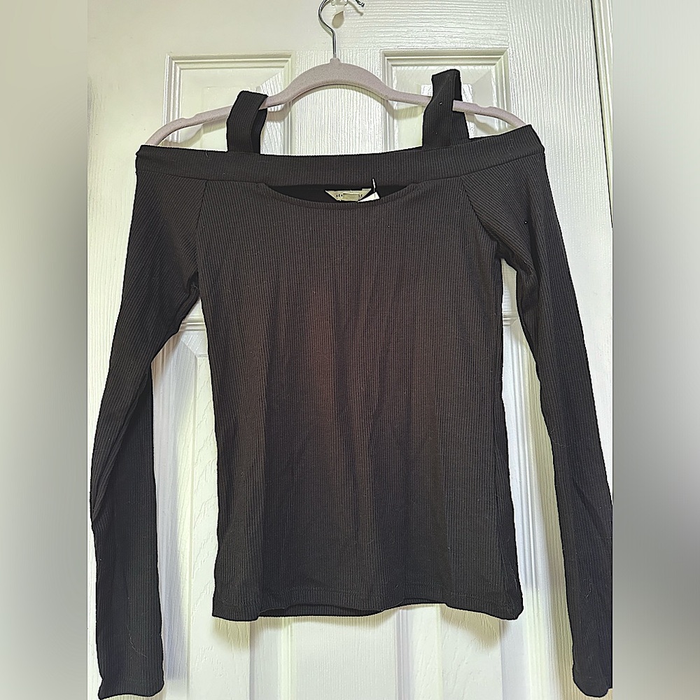 Aeropostale Black Medium Open Shoulder Long Sleeve